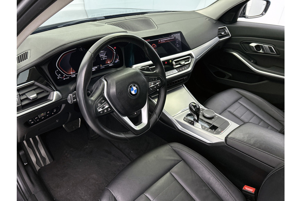 BMW 3 Serie 320i M-sport xDrive High Executive(Panorama, StoelV, Carplay, Parkeersensoren, Navi, Camera, Adapt Cruise, Etc) 48712961-24.jpg | Autocentrum Brabant Breda