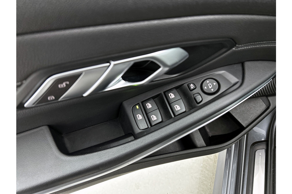 BMW 3 Serie 320i M-sport xDrive High Executive(Panorama, StoelV, Carplay, Parkeersensoren, Navi, Camera, Adapt Cruise, Etc) 48712961-33.jpg | Autocentrum Brabant Breda