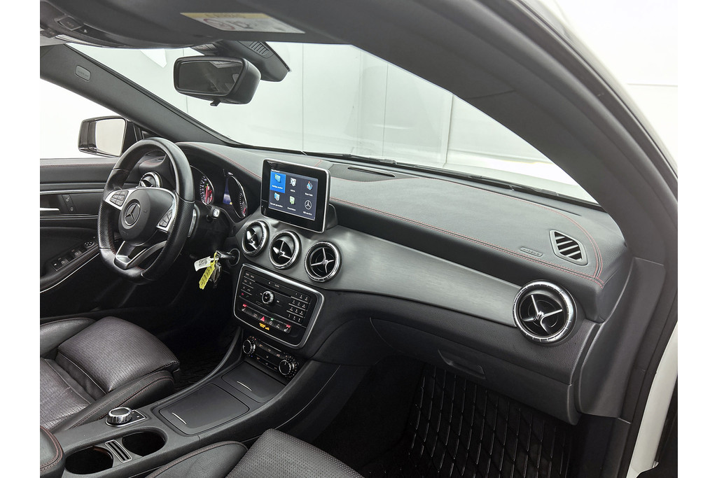 Mercedes-Benz CLA-Klasse Shooting Brake 250 AMG OrangeArt Edition(Goed onderH, Carplay, Navi Groot, StoelV, Etc) 48713265-10.jpg | Autocentrum Brabant Breda