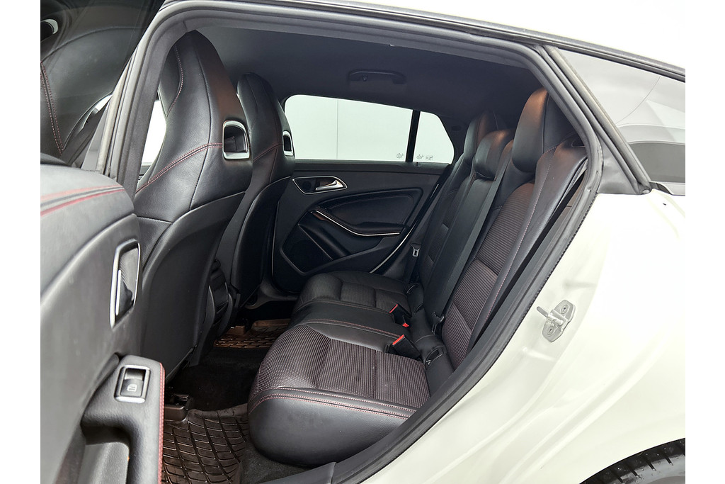 Mercedes-Benz CLA-Klasse Shooting Brake 250 AMG OrangeArt Edition(Goed onderH, Carplay, Navi Groot, StoelV, Etc) 48713265-12.jpg | Autocentrum Brabant Breda