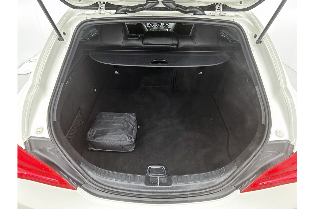 Mercedes-Benz CLA-Klasse Shooting Brake 250 AMG OrangeArt Edition(Goed onderH, Carplay, Navi Groot, StoelV, Etc) 48713265-23.jpg | Autocentrum Brabant Breda