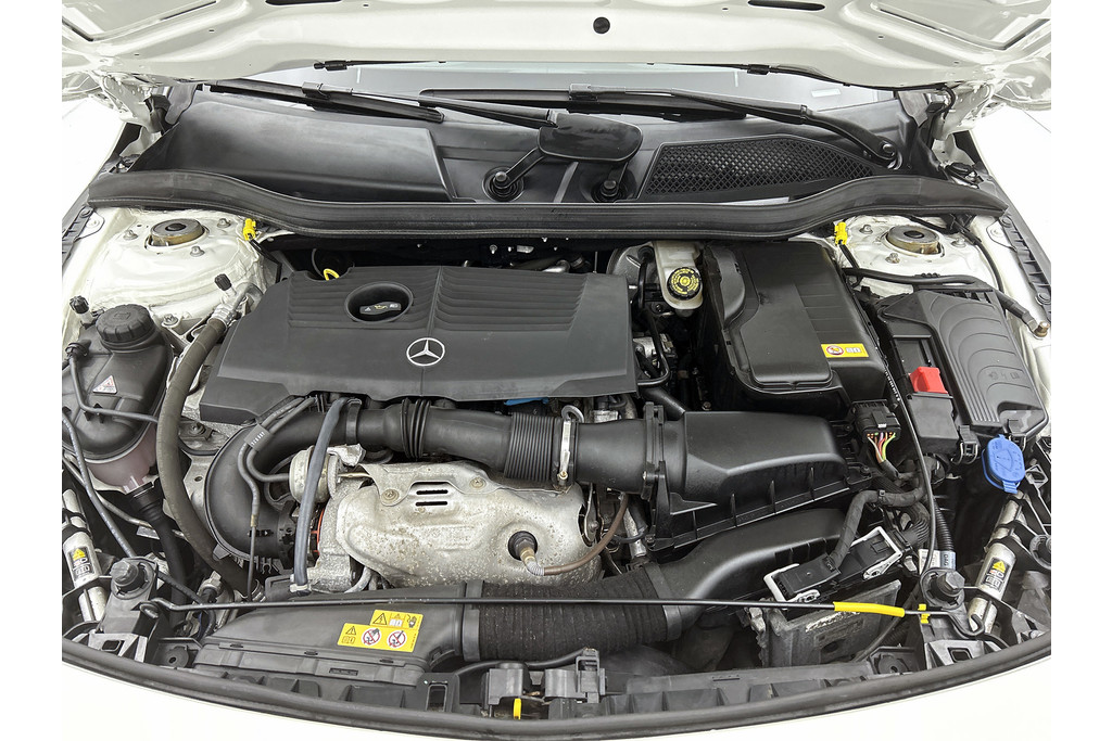 Mercedes-Benz CLA-Klasse Shooting Brake 250 AMG OrangeArt Edition(Goed onderH, Carplay, Navi Groot, StoelV, Etc) 48713265-27.jpg | Autocentrum Brabant Breda