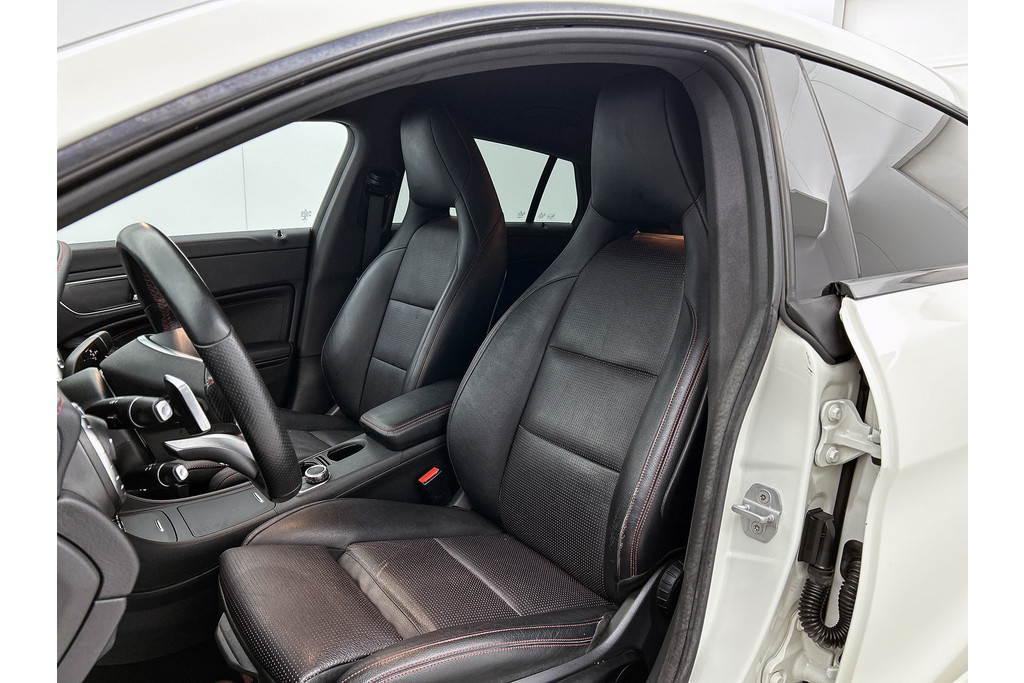 Mercedes-Benz CLA-Klasse Shooting Brake 250 AMG OrangeArt Edition(Goed onderH, Carplay, Navi Groot, StoelV, Etc) 48713265-4.jpg | Autocentrum Brabant Breda