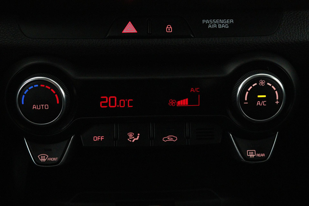 Kia Stonic 1.0 T-GDi DynamicLine (TREKHAAK, ACHTERUITRIJCAMERA, PARKEERSENSOREN, LANE-ASSIST, CRUISE CONTROL) 48719232-16.jpg | Autocentrum Brabant Breda