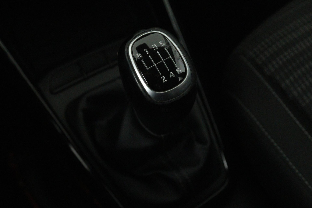 Kia Stonic 1.0 T-GDi DynamicLine (TREKHAAK, ACHTERUITRIJCAMERA, PARKEERSENSOREN, LANE-ASSIST, CRUISE CONTROL) 48719232-18.jpg | Autocentrum Brabant Breda