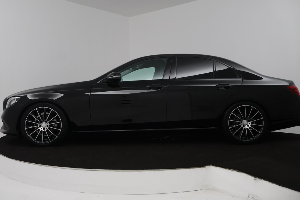 Mercedes-Benz E-Klasse 200 Business (SFEERVERLICHTING STOELVERWARMING, NAVIGATIE, CRUISE CONTROL, PARKEERSENSOREN) 48719381-1.jpg | Autocentrum Brabant Breda