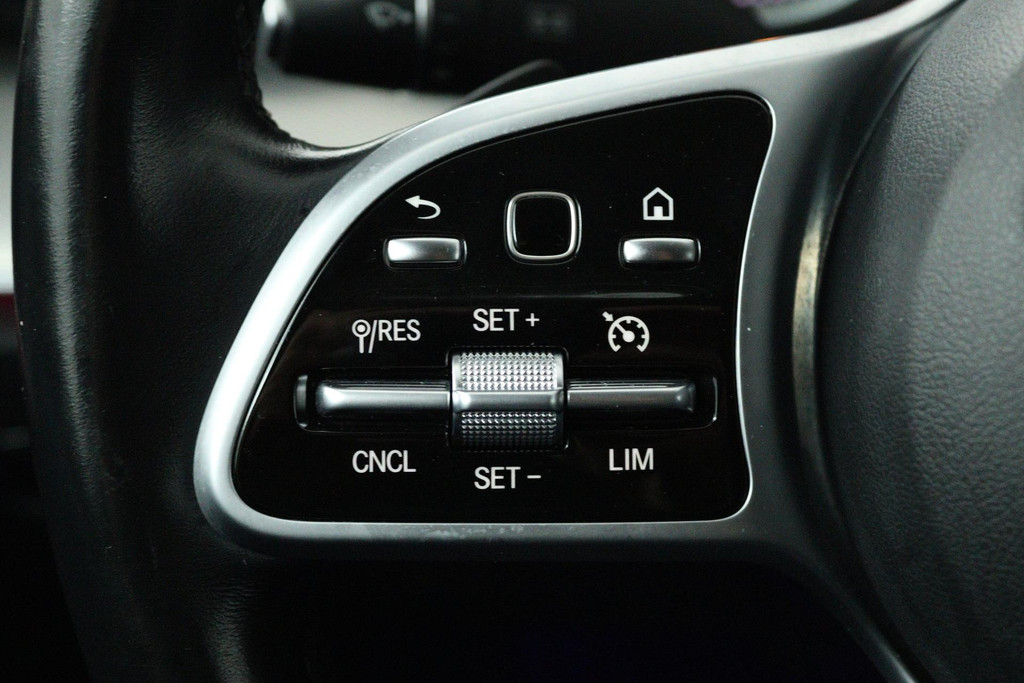 Mercedes-Benz E-Klasse 200 Business (SFEERVERLICHTING STOELVERWARMING, NAVIGATIE, CRUISE CONTROL, PARKEERSENSOREN) 48719381-11.jpg | Autocentrum Brabant Breda