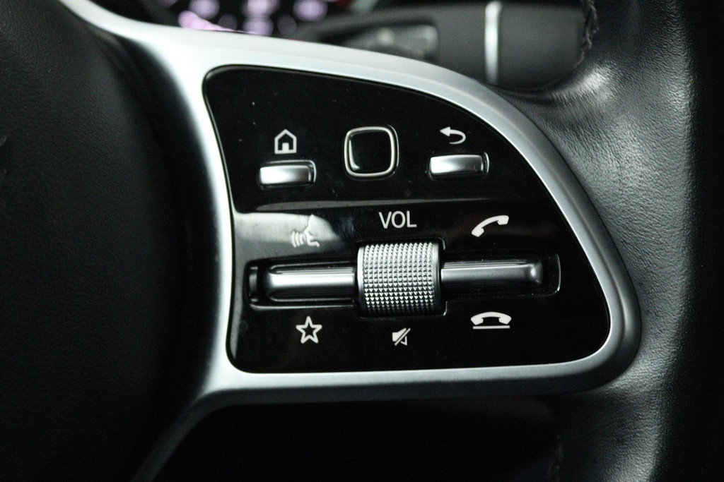 Mercedes-Benz E-Klasse 200 Business (SFEERVERLICHTING STOELVERWARMING, NAVIGATIE, CRUISE CONTROL, PARKEERSENSOREN) 48719381-12.jpg | Autocentrum Brabant Breda