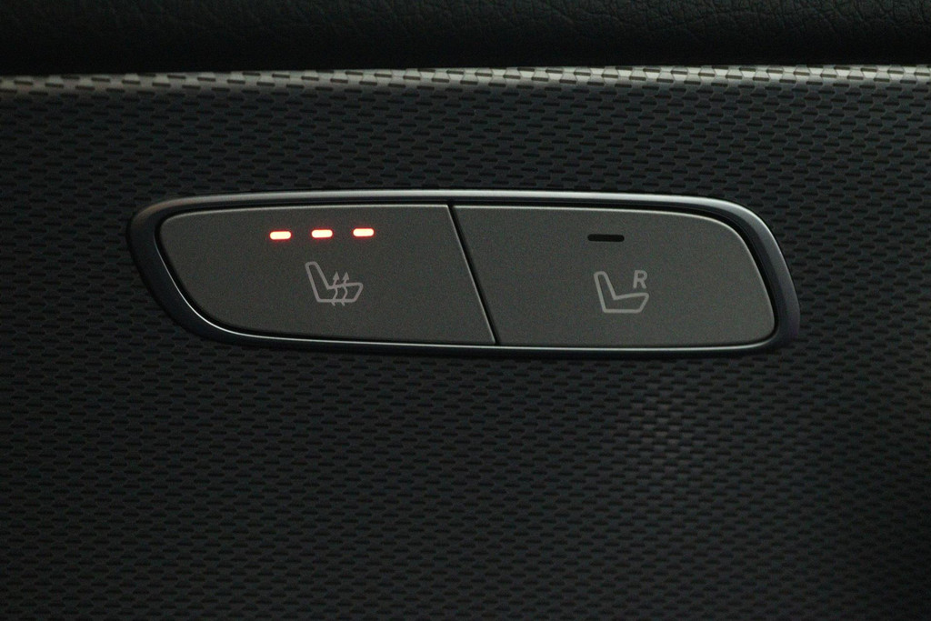 Mercedes-Benz E-Klasse 200 Business (SFEERVERLICHTING STOELVERWARMING, NAVIGATIE, CRUISE CONTROL, PARKEERSENSOREN) 48719381-23.jpg | Autocentrum Brabant Breda