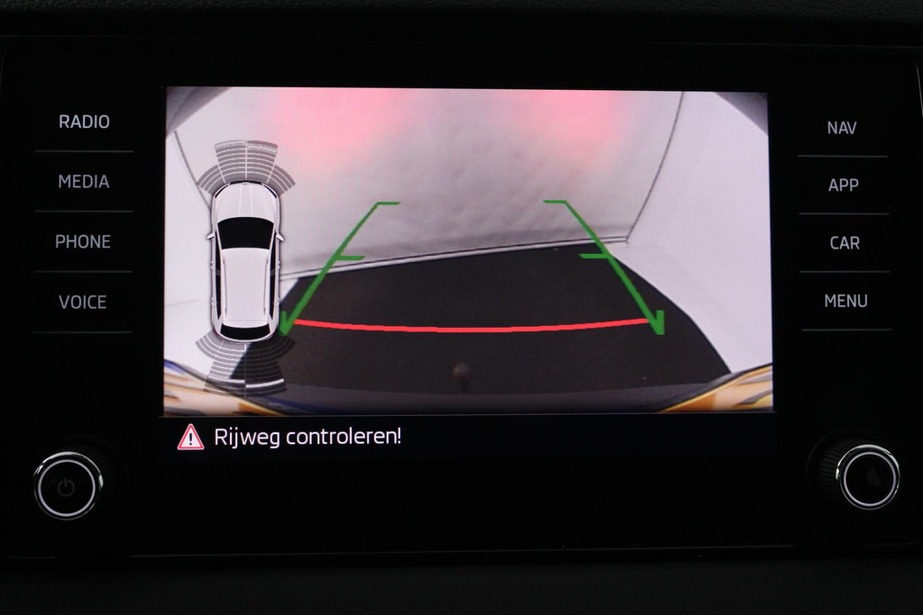 Škoda Karoq 1.5 TSI ACT Business Edition (TREKHAAK, STOELVERVARMING, ACHTERUITIJCAMERA, SFEERVERLICHTING, , NAVIGATIE, CAMERA) 48719536-19.jpg | Autocentrum Brabant Breda