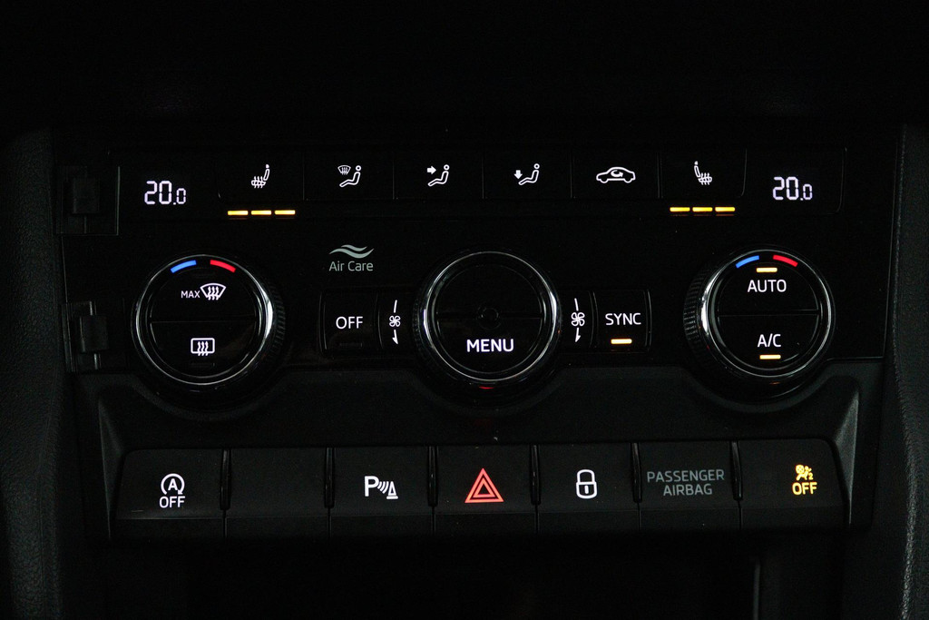 Škoda Karoq 1.5 TSI ACT Business Edition (TREKHAAK, STOELVERVARMING, ACHTERUITIJCAMERA, SFEERVERLICHTING, , NAVIGATIE, CAMERA) 48719536-21.jpg | Autocentrum Brabant Breda