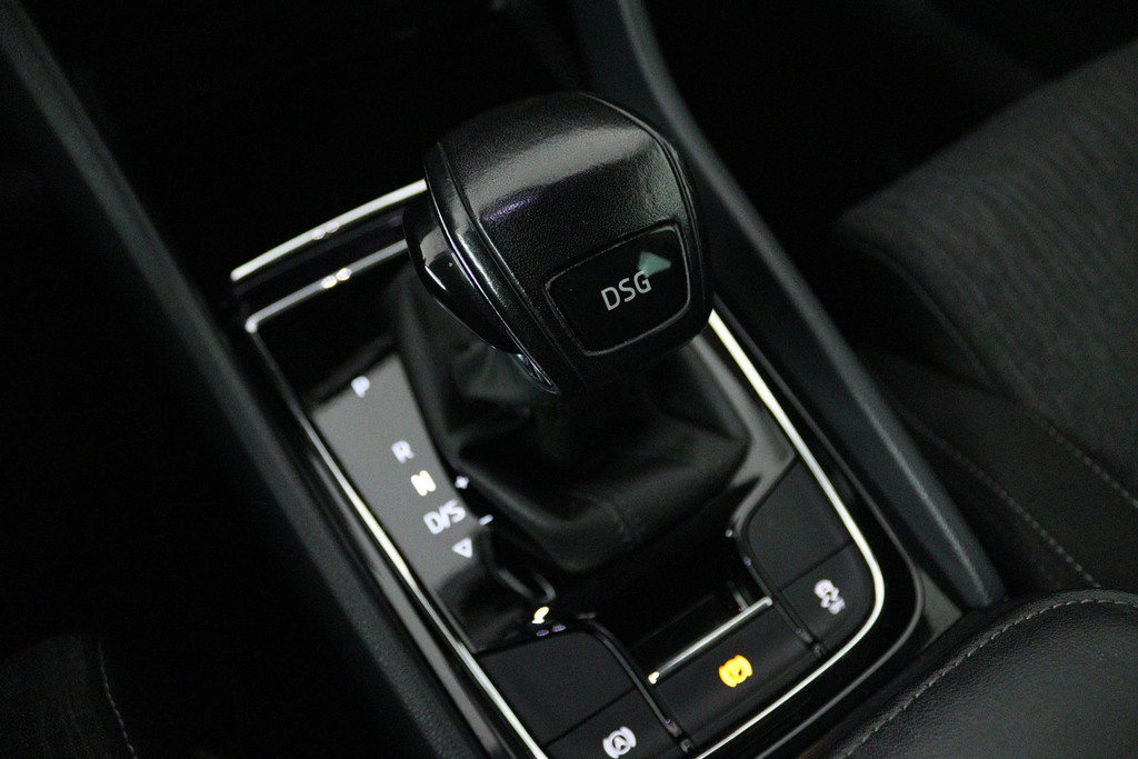 Škoda Karoq 1.5 TSI ACT Business Edition (TREKHAAK, STOELVERVARMING, ACHTERUITIJCAMERA, SFEERVERLICHTING, , NAVIGATIE, CAMERA) 48719536-22.jpg | Autocentrum Brabant Breda