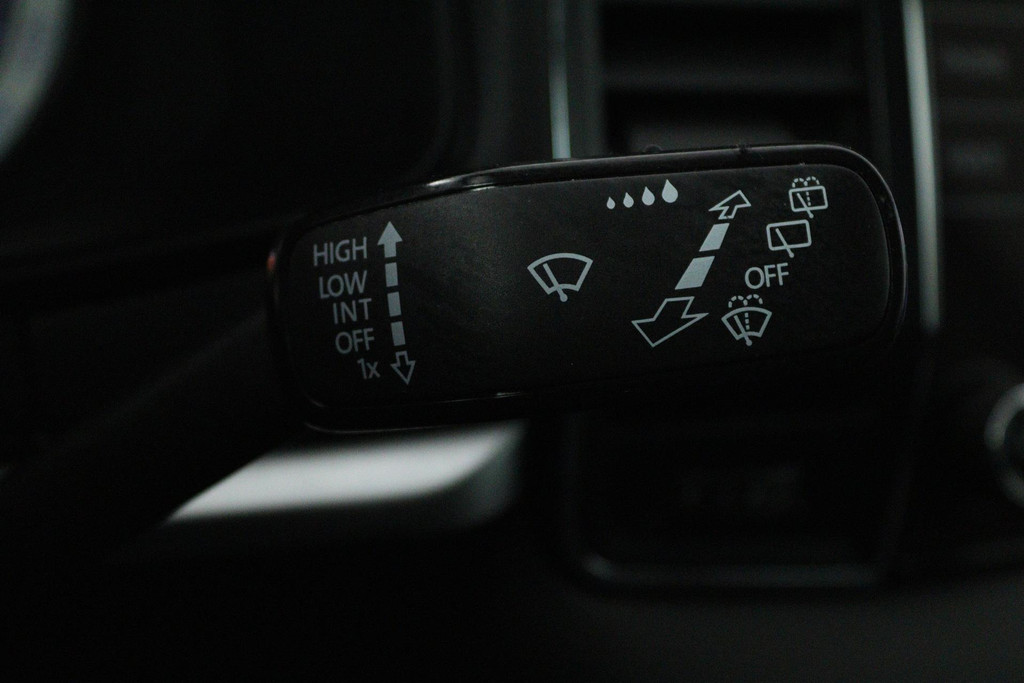 Škoda Karoq 1.5 TSI ACT Business Edition (TREKHAAK, STOELVERVARMING, ACHTERUITIJCAMERA, SFEERVERLICHTING, , NAVIGATIE, CAMERA) 48719536-6.jpg | Autocentrum Brabant Breda