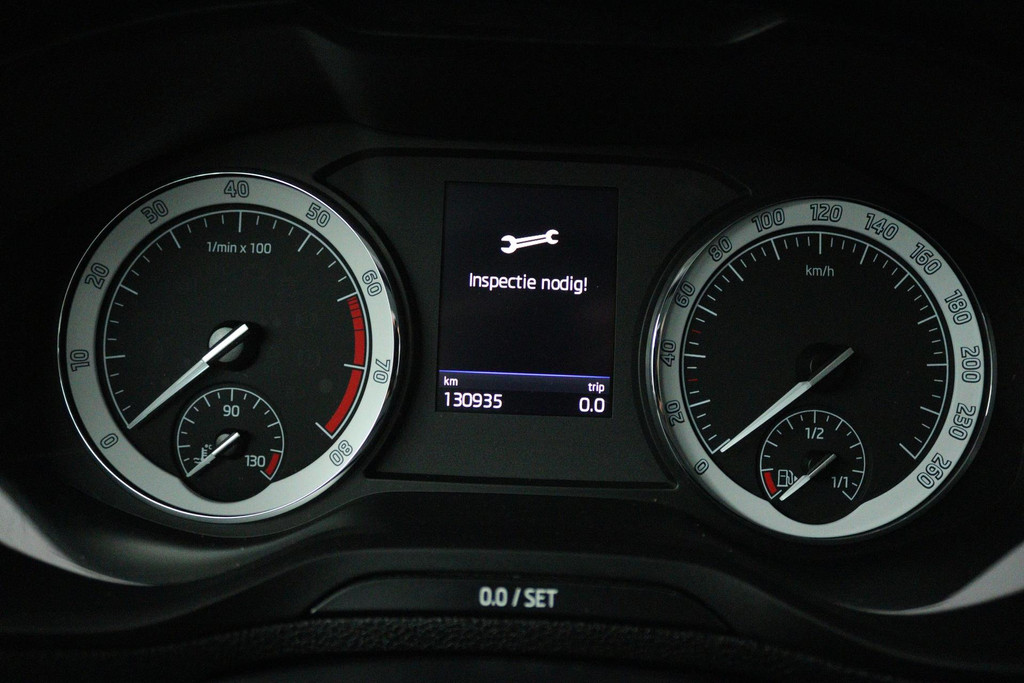 Škoda Karoq 1.5 TSI ACT Business Edition (TREKHAAK, STOELVERVARMING, ACHTERUITIJCAMERA, SFEERVERLICHTING, , NAVIGATIE, CAMERA) 48719536-8.jpg | Autocentrum Brabant Breda