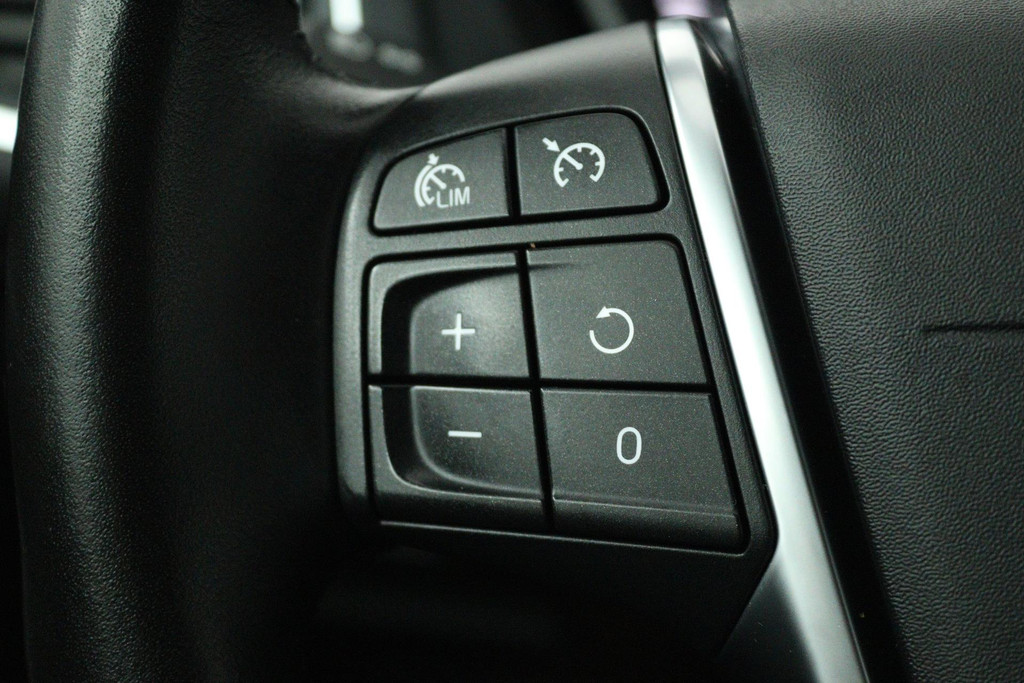 Volvo V40 1.5 T2 Nordic+ (TREKHAAK, AUTOMAAT, STOELVERWARMING, NAVIGATIE, CRUISE CONTROL, PARKEERSENSOREN) 48720007-10.jpg | Autocentrum Brabant Breda