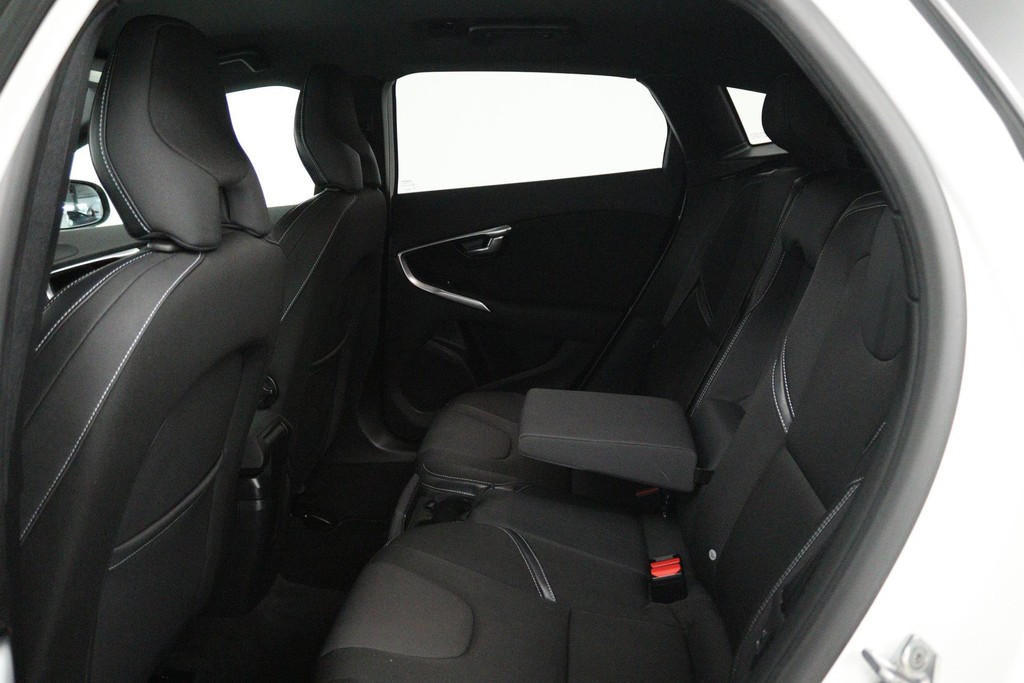 Volvo V40 1.5 T2 Nordic+ (TREKHAAK, AUTOMAAT, STOELVERWARMING, NAVIGATIE, CRUISE CONTROL, PARKEERSENSOREN) 48720007-20.jpg | Autocentrum Brabant Breda