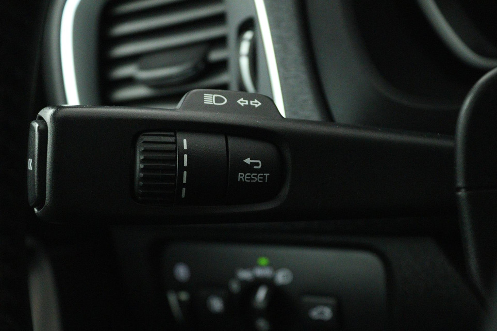 Volvo V40 1.5 T2 Nordic+ (TREKHAAK, AUTOMAAT, STOELVERWARMING, NAVIGATIE, CRUISE CONTROL, PARKEERSENSOREN) 48720007-5.jpg | Autocentrum Brabant Breda