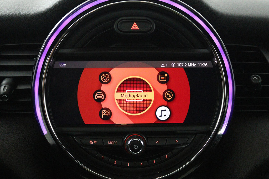 MINI Mini 1.5 Cooper Business Edition (PANORAMADAK, STOELVERWARMING, H&K AUDIO, SFEERVERLICHTING, CARPLAY NAVIGATIE, SENSOREN) 48790606-11.jpg | Autocentrum Brabant Breda