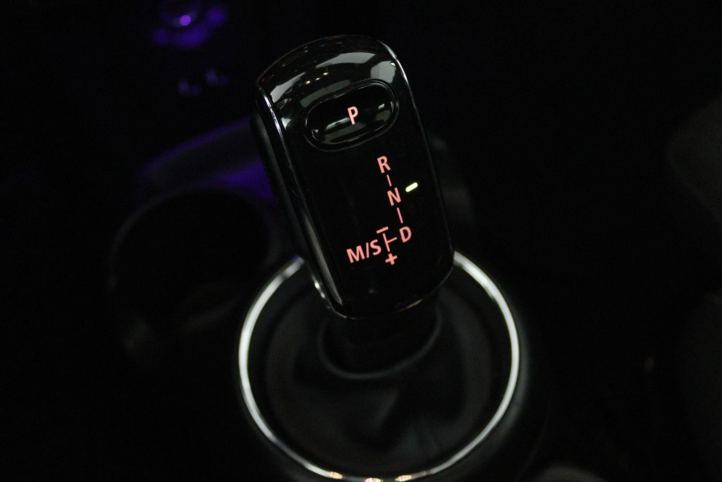 MINI Mini 1.5 Cooper Business Edition (PANORAMADAK, STOELVERWARMING, H&K AUDIO, SFEERVERLICHTING, CARPLAY NAVIGATIE, SENSOREN) 48790606-17.jpg | Autocentrum Brabant Breda