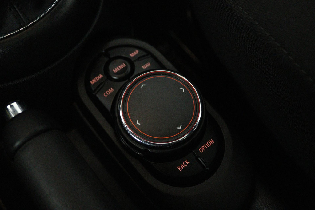 MINI Mini 1.5 Cooper Business Edition (PANORAMADAK, STOELVERWARMING, H&K AUDIO, SFEERVERLICHTING, CARPLAY NAVIGATIE, SENSOREN) 48790606-18.jpg | Autocentrum Brabant Breda