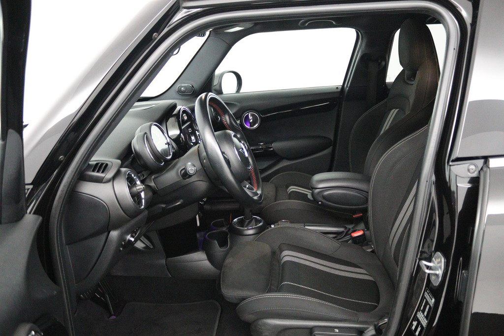 MINI Mini 1.5 Cooper Business Edition (PANORAMADAK, STOELVERWARMING, H&K AUDIO, SFEERVERLICHTING, CARPLAY NAVIGATIE, SENSOREN) 48790606-20.jpg | Autocentrum Brabant Breda