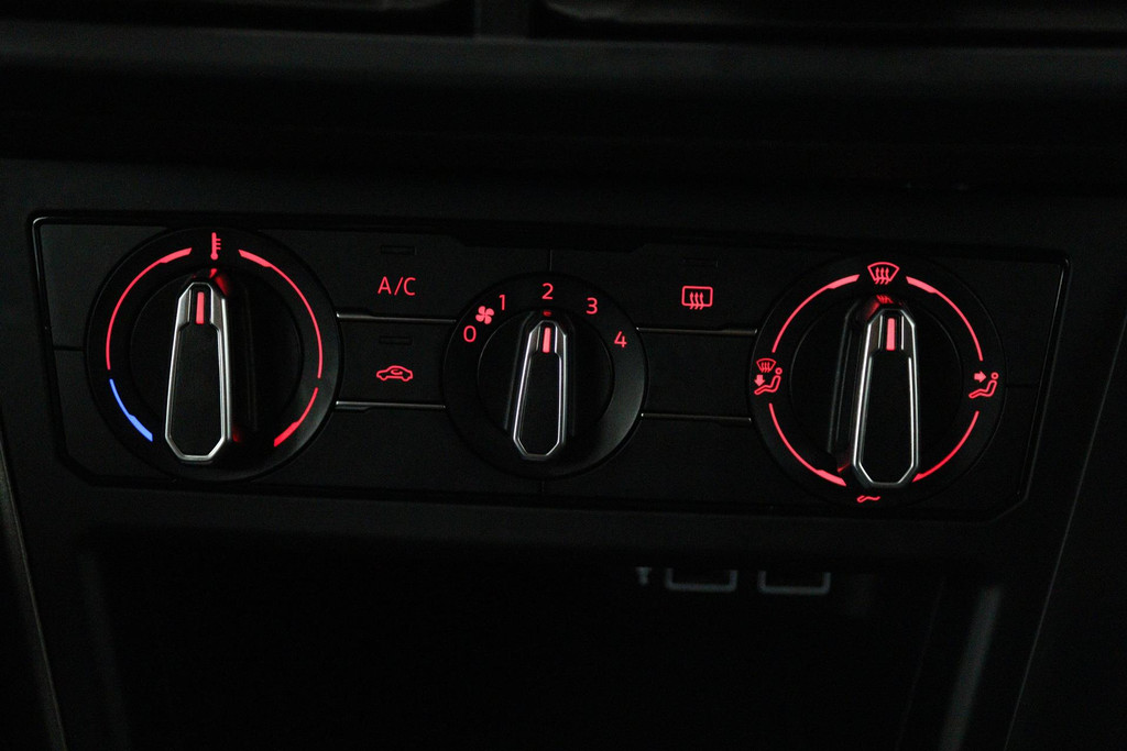 Volkswagen Polo 1.0 TSI Comfortline (CRUISE CONTROL ADAPTIEF, NAVIGATIE CARPLAY, BLUETOOTH) 48792730-21.jpg | Autocentrum Brabant Breda