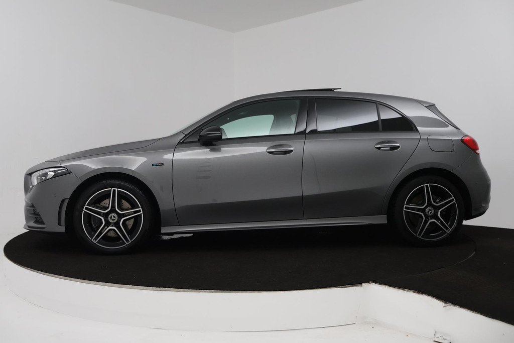 Mercedes-Benz A-Klasse 250 e Business Solution AMG Limited (PANORAMADAK, STOELVERWARMING, SFEERVERLICHTING, ELEKTR STOELEN) 48793785-1.jpg | Autocentrum Brabant Breda