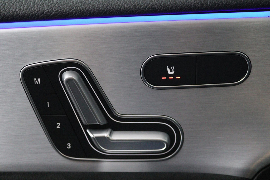 Mercedes-Benz A-Klasse 250 e Business Solution AMG Limited (PANORAMADAK, STOELVERWARMING, SFEERVERLICHTING, ELEKTR STOELEN) 48793785-6.jpg | Autocentrum Brabant Breda