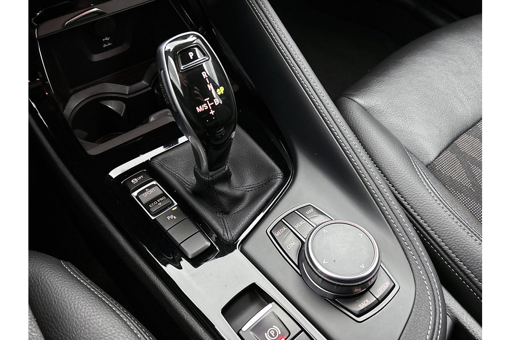 BMW X1 SDrive18i High Executive Edition Automaat (GROOT-NAVIGATIE, CAMERA, STOELVERWARMING, ELEKT. STOELEN, SFEERVERLICHTING) 48830915-16.jpg | Autocentrum Brabant Breda