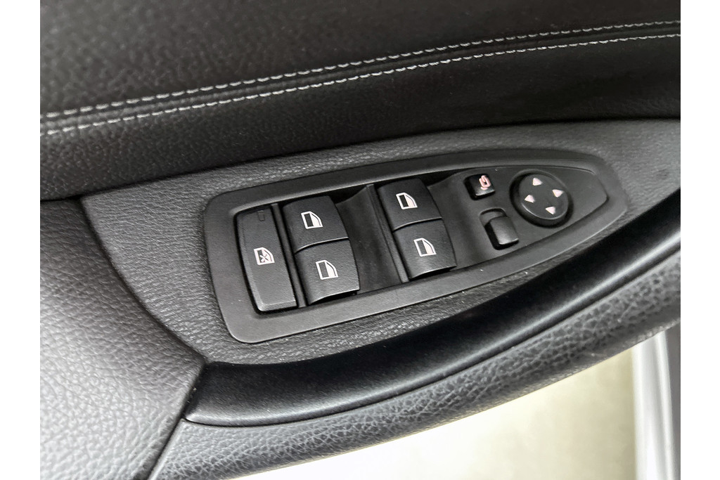 BMW X1 SDrive18i High Executive Edition Automaat (GROOT-NAVIGATIE, CAMERA, STOELVERWARMING, ELEKT. STOELEN, SFEERVERLICHTING) 48830915-19.jpg | Autocentrum Brabant Breda