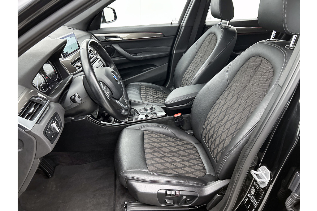 BMW X1 SDrive18i High Executive Edition Automaat (GROOT-NAVIGATIE, CAMERA, STOELVERWARMING, ELEKT. STOELEN, SFEERVERLICHTING) 48830915-21.jpg | Autocentrum Brabant Breda