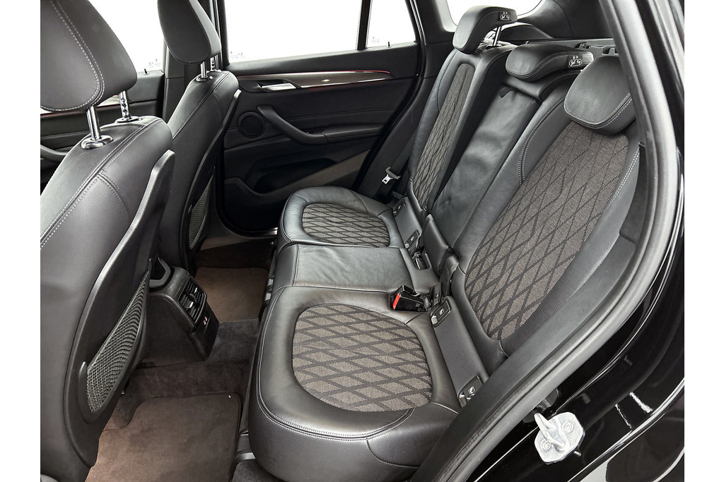 BMW X1 SDrive18i High Executive Edition Automaat (GROOT-NAVIGATIE, CAMERA, STOELVERWARMING, ELEKT. STOELEN, SFEERVERLICHTING) 48830915-22.jpg | Autocentrum Brabant Breda