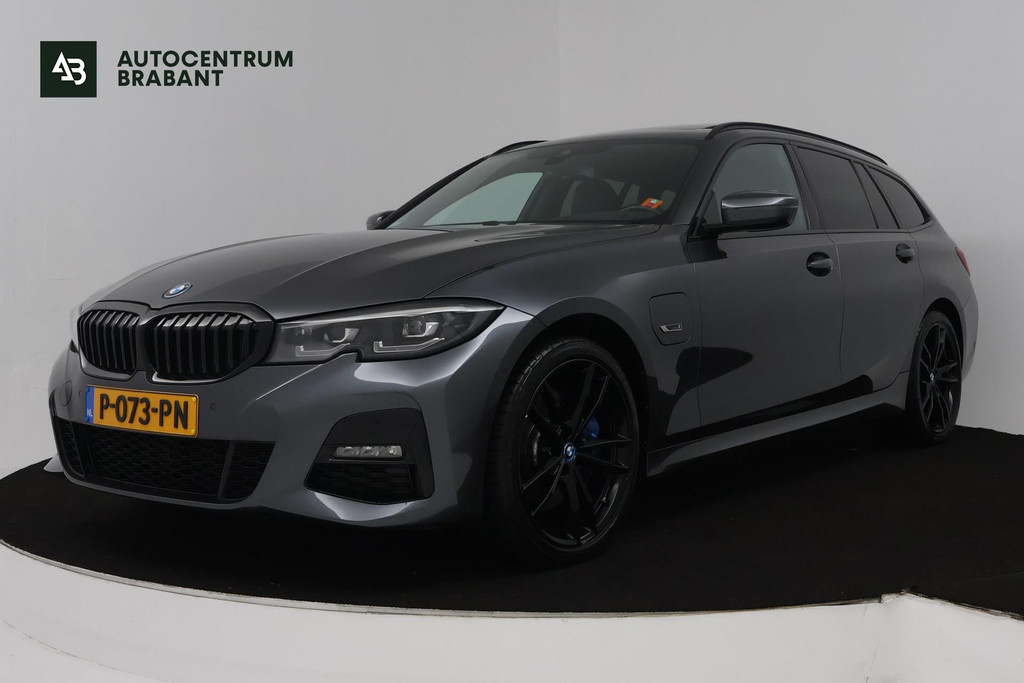 BMW 3 Serie Touring 330e High Executive SOH 97% (PANORAMADAK, TREKHAAK, STOELVERWARMING, ACHTERUITRIJCAMERA, STUURVERWARMING) 49451215-0.jpg | Autocentrum Brabant Breda