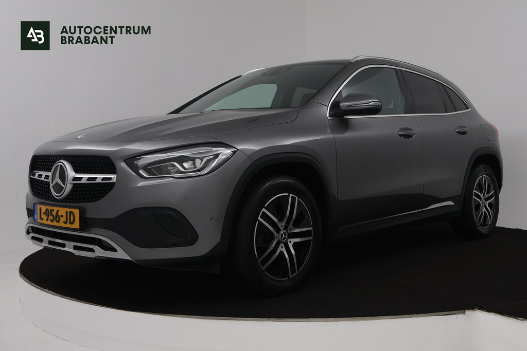 Mercedes-Benz GLA 180 Business Solution Luxury (SFEERVERLICHTING, STOELVERWARMING, CRUISE CONTROL, ACHTERUITRIJCAMERA) 49451650-0.jpg | Autocentrum Brabant Breda