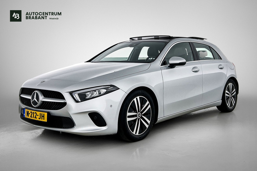 Mercedes-Benz A-Klasse 180 Business Solution Luxury (PANORAMADAK, SFEERVERLICHTING, STOELVERWARMING, CAMERA, 1e EIGENAAR) 49782906-0.jpg | Autocentrum Brabant Breda
