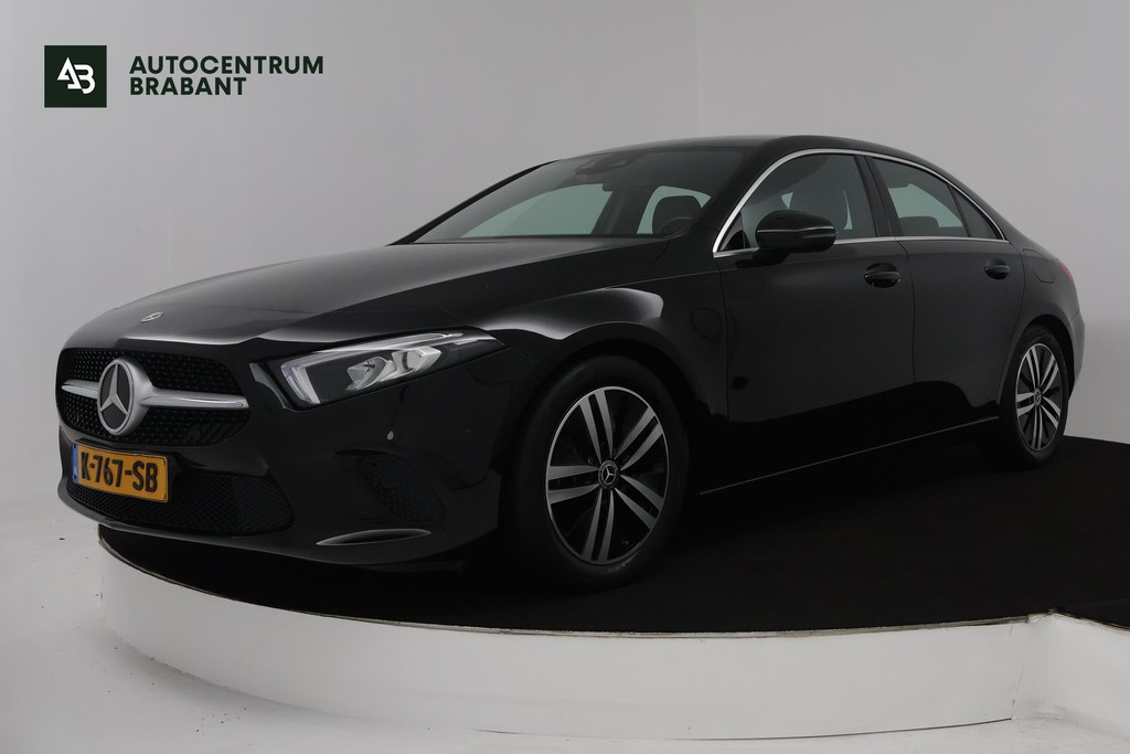 Mercedes-Benz A-Klasse 180 Business Solution Luxury (SFEERVERLICHTING, STOELVERWARMING, CAMERA, CRUISE CONTROL, SENSOREN) 49835214-0.jpg | Autocentrum Brabant Breda