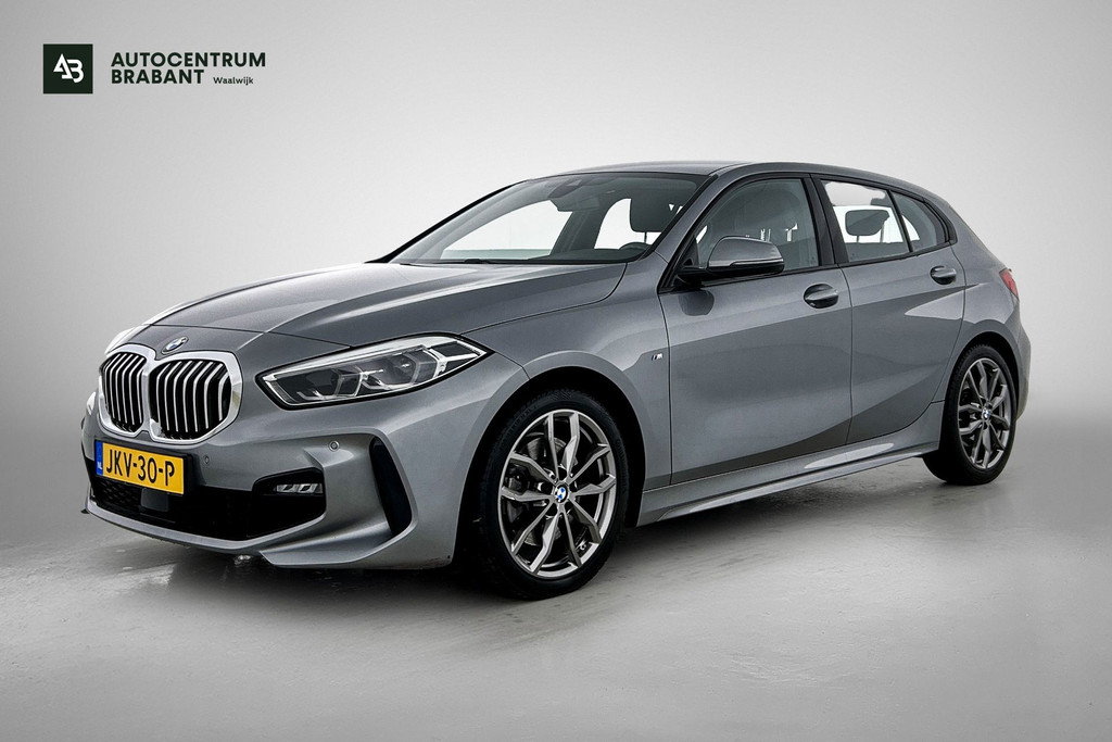 BMW 1-serie 120i M-SPORT Business Edition Plus(Dealer OnderH, Carplay, Stoel& Stuur Verwarming, Head-up, SfeerV, PDC V+A, Etc) 49987963-0.jpg | Autocentrum Brabant Breda