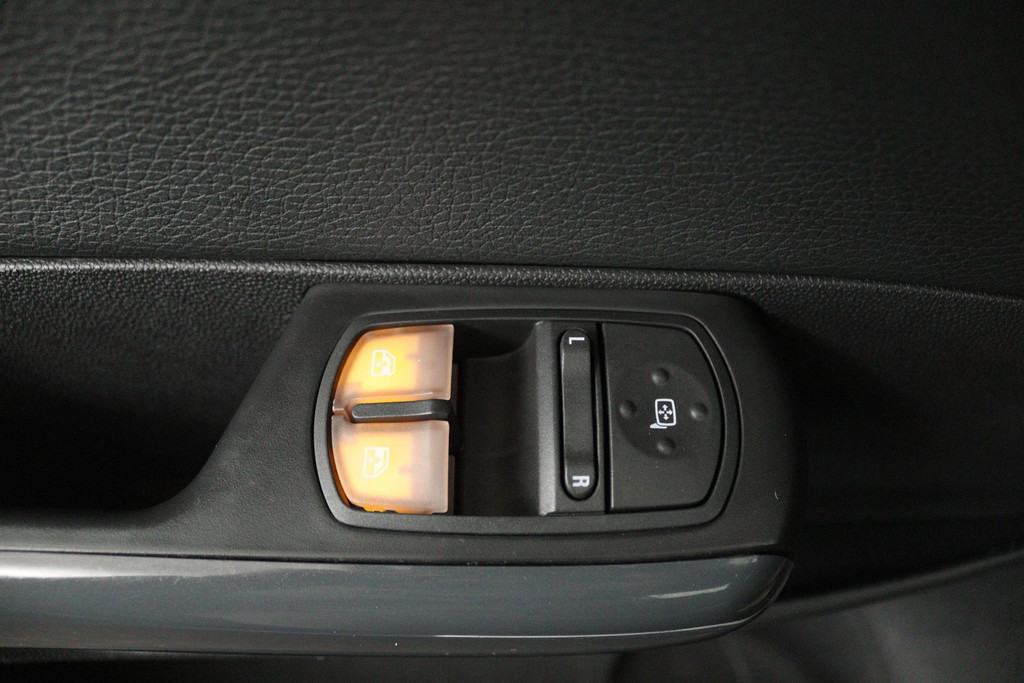 Opel Corsa 1.4-16V Edition (PANORAMDAK, NAVIGATIE, CLIMA, TREKHAAK, CRUISE) 50312198-7.jpg | Autocentrum Brabant Breda