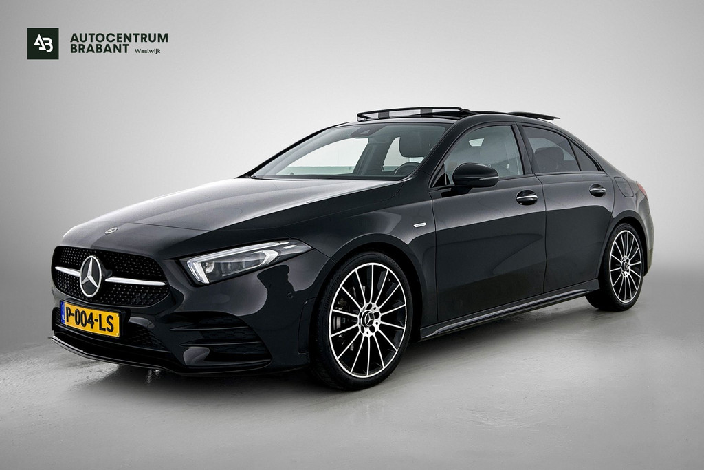 Mercedes-Benz A-Klasse 180 Business Solution AMG Night Upgrade Automaat (PANO, SFEERVERLICHTING, STOELVERWARMING, CAMERA, 1e EIG) 50758050-0.jpg | Autocentrum Brabant Breda