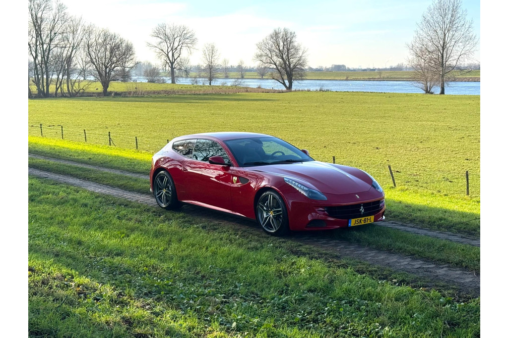 Ferrari FF 6.3 V12 HELE (Dealer Onderhoud, 2e Eig, Passagiers display, Neuslift, Carbon, Sportstuur met Led, Camera V+A, Etc) 51110490-0.jpg | Autocentrum Brabant Breda