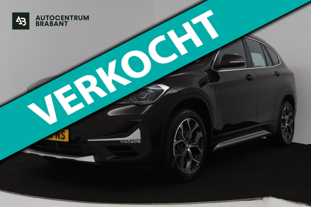 BMW X1 SDrive20i VDL Nedcar Edition (PANORAMADAK, ACHTERUITRIJCAMERA, STOELVERWARMING, DEALER ONDERHOUDEN) 51180604-0.jpg | Autocentrum Brabant Breda