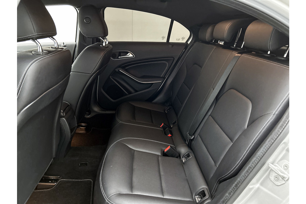 Mercedes-Benz A-Klasse 180 Prestige AMG Style (Goed OnderH, Navi, Stoelv, Camera, Parkeerhulp V+A, Cruise Con, Etc) 51819336-10.jpg | Autocentrum Brabant Breda