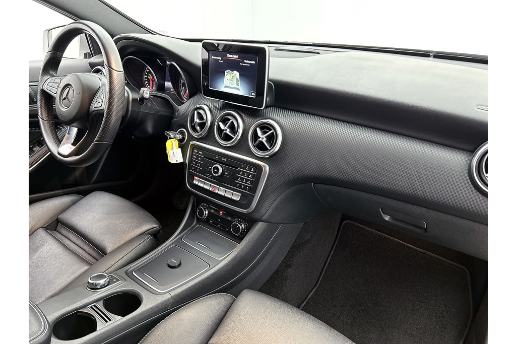 Mercedes-Benz A-Klasse 180 Prestige AMG Style (Goed OnderH, Navi, Stoelv, Camera, Parkeerhulp V+A, Cruise Con, Etc) 51819336-24.jpg | Autocentrum Brabant Breda