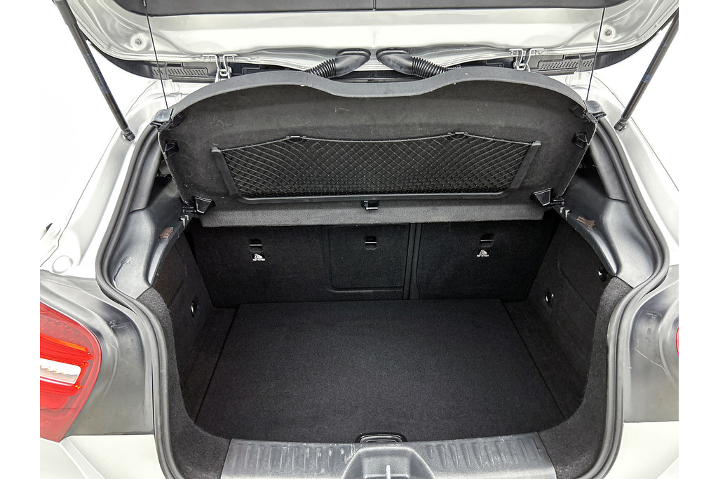 Mercedes-Benz A-Klasse 180 Prestige AMG Style (Goed OnderH, Navi, Stoelv, Camera, Parkeerhulp V+A, Cruise Con, Etc) 51819336-29.jpg | Autocentrum Brabant Breda