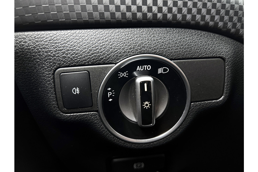 Mercedes-Benz A-Klasse 180 Prestige AMG Style (Goed OnderH, Navi, Stoelv, Camera, Parkeerhulp V+A, Cruise Con, Etc) 51819336-30.jpg | Autocentrum Brabant Breda