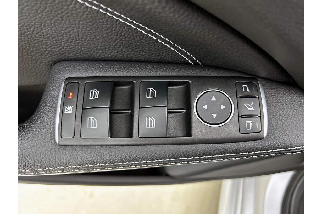 Mercedes-Benz A-Klasse 180 Prestige AMG Style (Goed OnderH, Navi, Stoelv, Camera, Parkeerhulp V+A, Cruise Con, Etc) 51819336-34.jpg | Autocentrum Brabant Breda