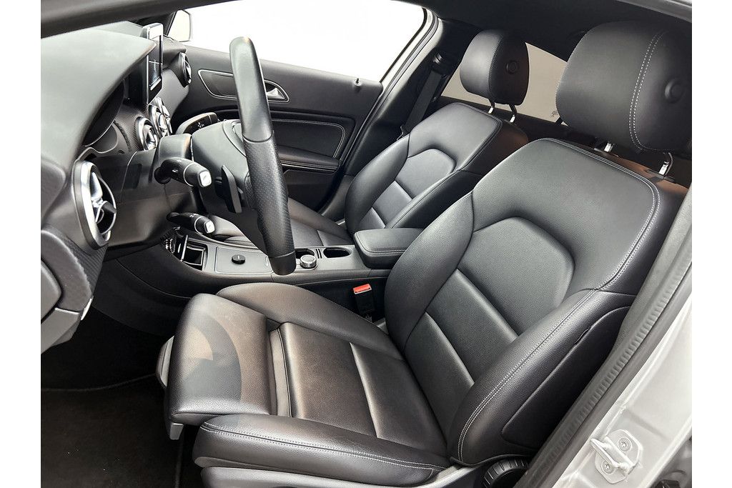 Mercedes-Benz A-Klasse 180 Prestige AMG Style (Goed OnderH, Navi, Stoelv, Camera, Parkeerhulp V+A, Cruise Con, Etc) 51819336-4.jpg | Autocentrum Brabant Breda