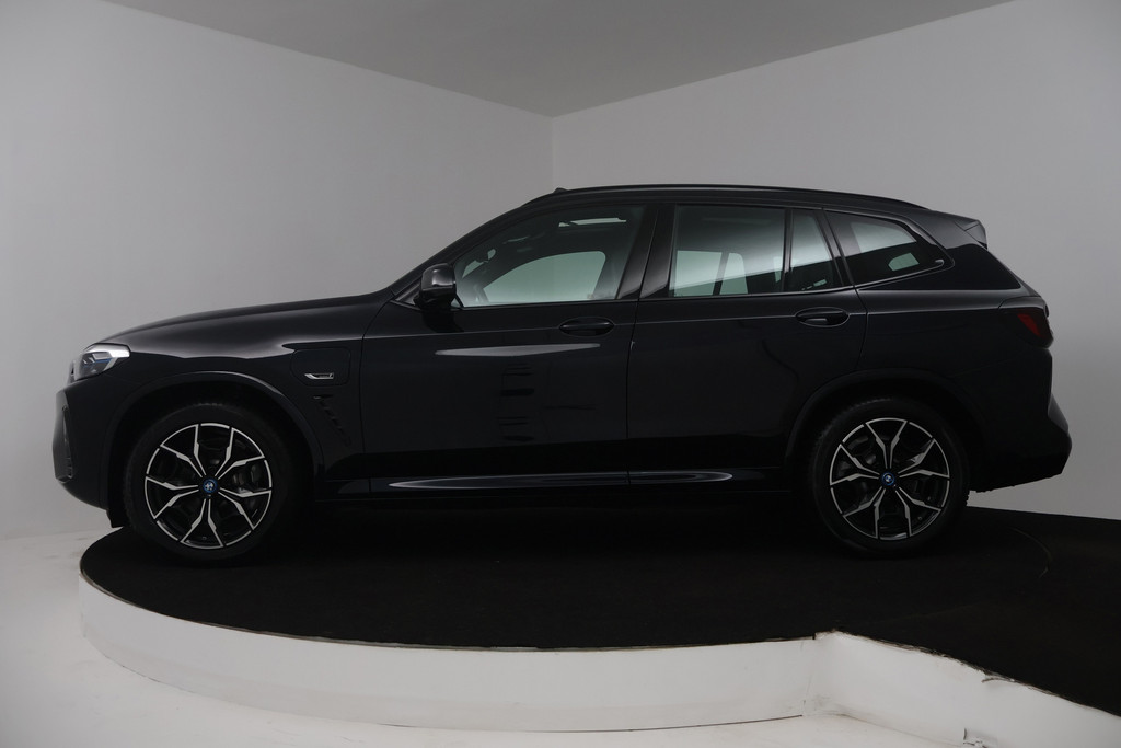 BMW X3 XDrive30e Business Edition Plus M-Sport (PANORAMADAK, TREKHAAK, STOELVERWARMING, SFEERVERLICHTING, DEALER ONDERHOUDEN) 51882969-1.jpg | Autocentrum Brabant Breda