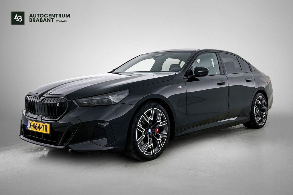 BMW i5 EDrive40 84 kWh M-sport(NL-auto, Harman/Kardon, SfeerV, Stoel V+ K, 360 Camera, Lane Assit, Active Cruise, Etc) 52530498-0.jpg | Autocentrum Brabant Breda