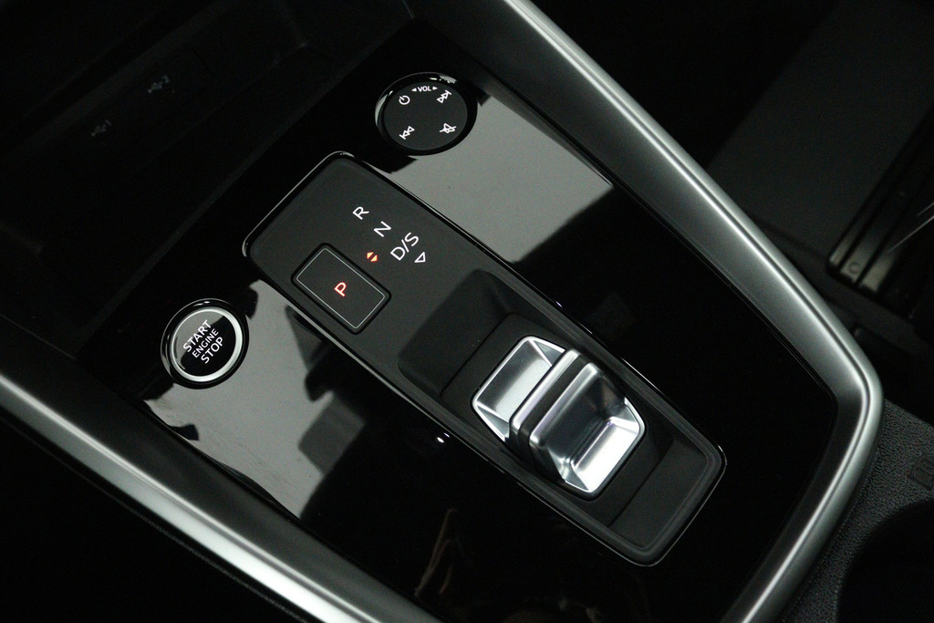 Audi A3 Sportback 30 TFSI S edition (DIGITALE COCKPIT, STOELVERWARMING, CRUISE ADAPTIEF, NAVIGATIE, PARKEERSENSOREN) 52674628-17.jpg | Autocentrum Brabant Breda